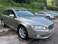 2015 VOLVO V70 2.0 D4 SE LUX ESTATE — photo 2