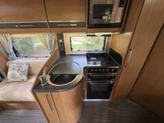 AUTO-TRAIL TRACKER FB — photo 12