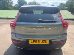 2018 VOLVO XC40 2.0 D3 R-DESIGN SUV — photo 5