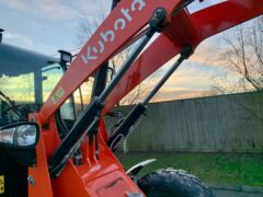 KUBOTA R085 PIVOT STEER WHEELED LOADING SHOVEL — photo 2